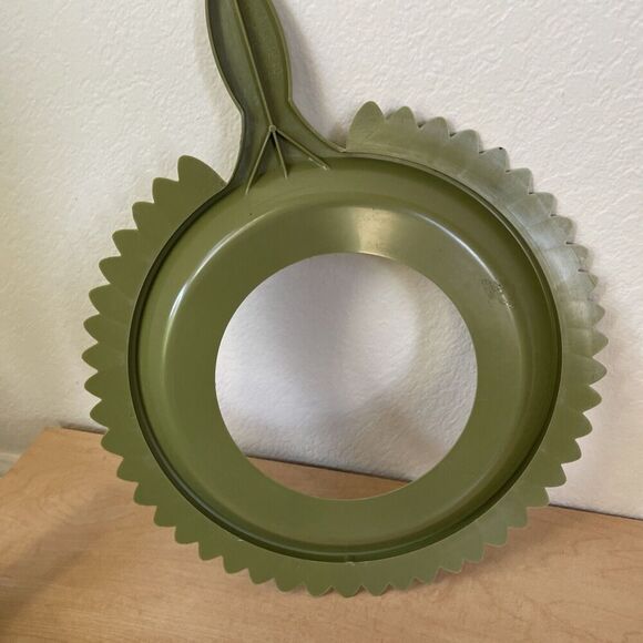 4 Vintage SERVA-PLATE Plastic Paper Plate Holders GREEN Flower Picnic Camping - Picture 13 of 14